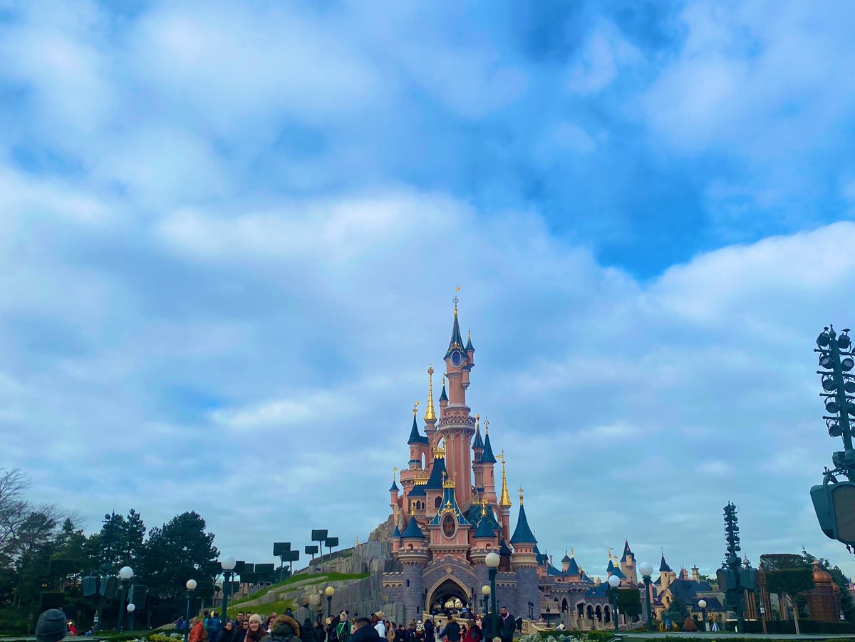 80 pupils back safely from a wonderful trip ✨🇫🇷 Big thank you to our bus drivers who looked after us so well. Hope everyone has a restful afternoon &amp; we will see you tomorrow! <a href="/StLukesHigh/">St Luke’s High School</a>