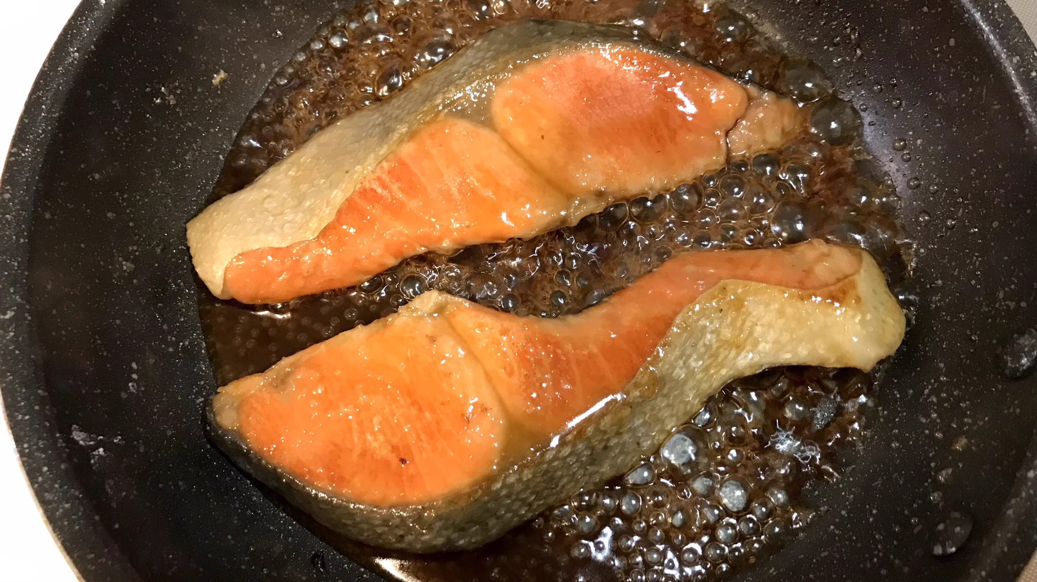 照り焼きダレで味付けした鮭×タルタルソースの組み合わせがよく合いそう！とっても美味しそうな鮭レシピ！