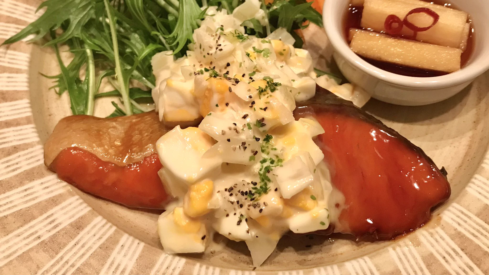 照り焼きダレで味付けした鮭×タルタルソースの組み合わせがよく合いそう！とっても美味しそうな鮭レシピ！