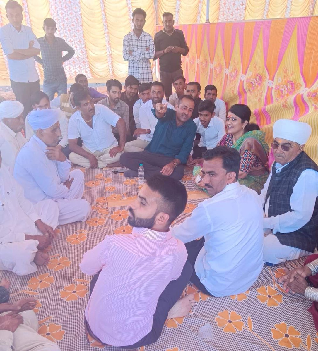 i_DrRajulDesai's tweet photo. જય બાબેરી ધામ બાઈવાડા ખાતે રામદેવ પીર દાદાનો હવન મહોત્સવ યોજાયો તેમાં મકવાણા પરિવાર   બાઈવાડા દ્રારા નોટ બુક આપી સ્વાગત કરી નવી શરૂઆત કરવામા આવી. https://t.co/yMpXM0U0Jm
