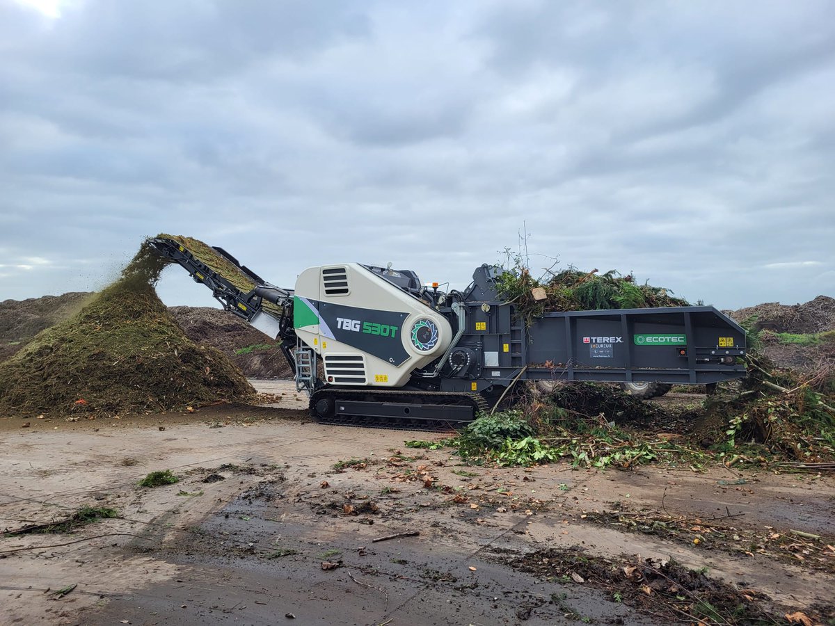 TerexEcotec's tweet photo. A successful two days spent with Lheureux Services in France conducting TBG 530T training and demos in Grade A waste wood and green waste.
#Ecotec #HighSpeedShredder #HighSpeed #HighPerformance https://t.co/BOYhsJGFsG