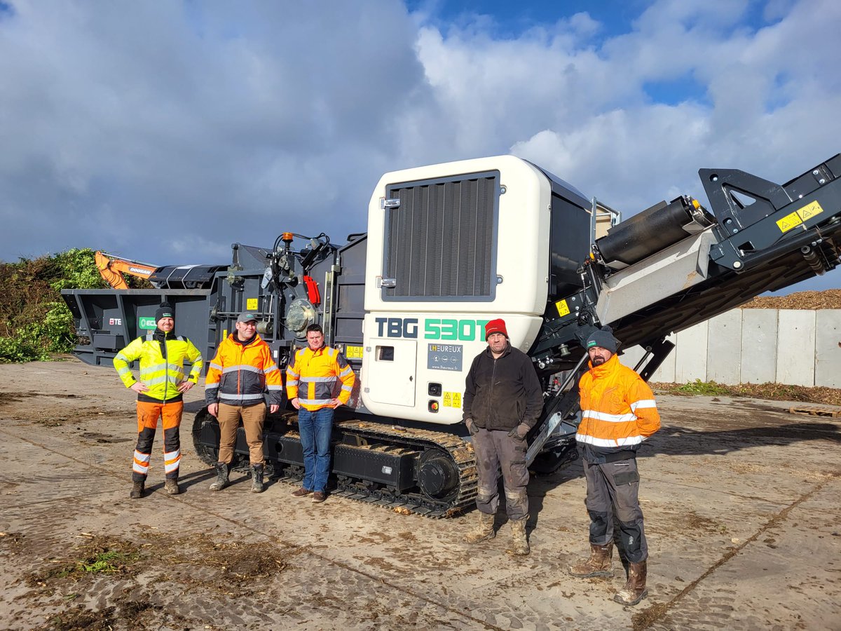 TerexEcotec's tweet photo. A successful two days spent with Lheureux Services in France conducting TBG 530T training and demos in Grade A waste wood and green waste.
#Ecotec #HighSpeedShredder #HighSpeed #HighPerformance https://t.co/BOYhsJGFsG
