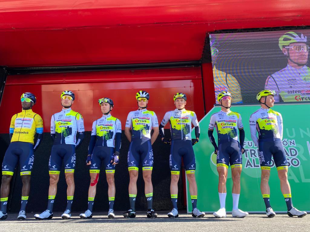 SolomonAsefaw2's tweet photo. The Beast on his way to the 2nd stage of @VueltaCV #VCV2023 
@GrmayeBiniam @IntermarcheCW #Eritrean #Champion #Cyclist #BiniamGrmay #Jigina #Anbesa #Bini #VeniVidiBini #AfricaRising #GoodLuck #Guys 
🖤🦁👑🇪🇷❤️ https://t.co/7p59UrEcIO