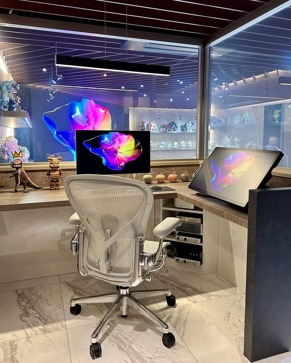 wacom's tweet photo. Studio GOALS 💜⚡️

The new #CintiqPro27 has arrived at @INSTINCTOY's  offices.

Leave a ⚡️in the comments if you love this #WacomWorkspace

#Creatives #ToyDesigners https://t.co/lmUshM8anW