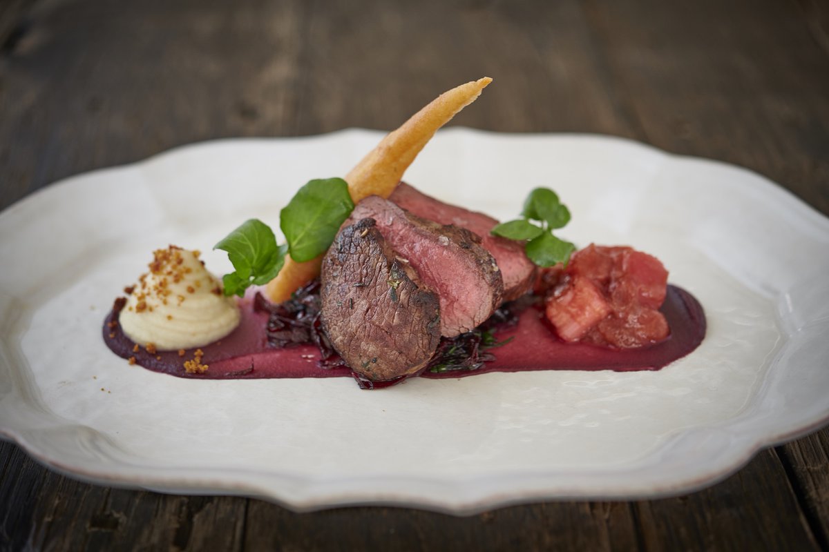 pipeandglass's tweet image. Parkin crusted roast loin of deer, haggis pasty, sticky red cabbage, celeriac puree, Yorkshire rhubarb pickle.

#onthemenu #pipeandglass #michelinpub #roastdeer  #yorkshirerhubarb #rhubarbseason #wildgame