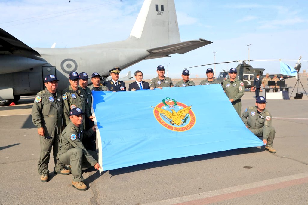 "La Antártida es visitada por los aviones de la <a href="/fapperu/">Fuerza Aérea del Perú</a> desde 1988 en cumplimiento de su misión constitucional de apoyar a la política exterior de nuestro país", ministro <a href="/JChavezCresta/">Jorge Chavez Cresta</a>.
