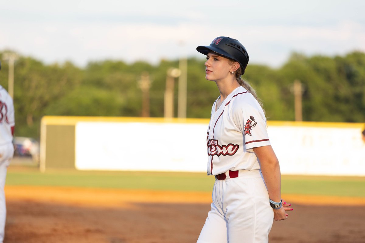 GoMaconBacon's tweet photo. @MLB We are proud of Kianna Jones -- the first female head coach in the history of college summer ball🤩

Kianna was also the first female coach in any position in Coastal Plain League History! https://t.co/bCbqgxapPf