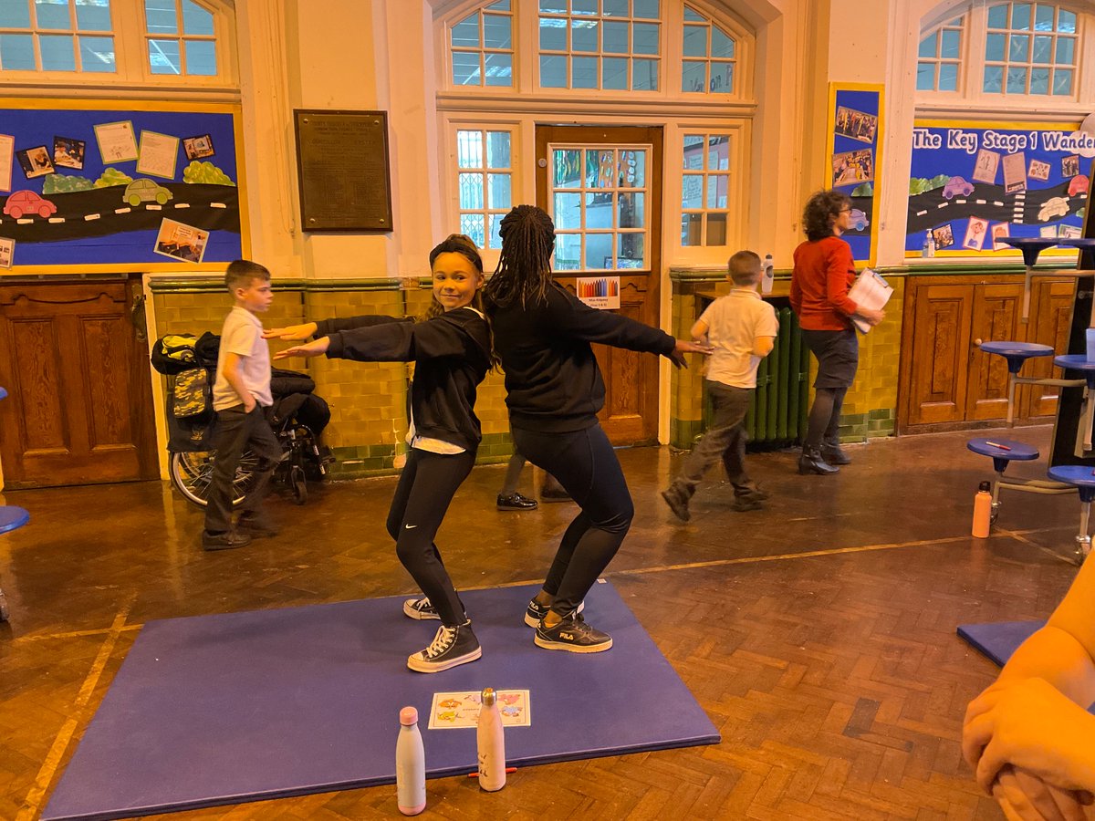 Vernon56KS2's tweet photo. Counter balances and counter tensions in PE this afternoon for Year 6! #VPPPE https://t.co/zn6Xfc63Rv
