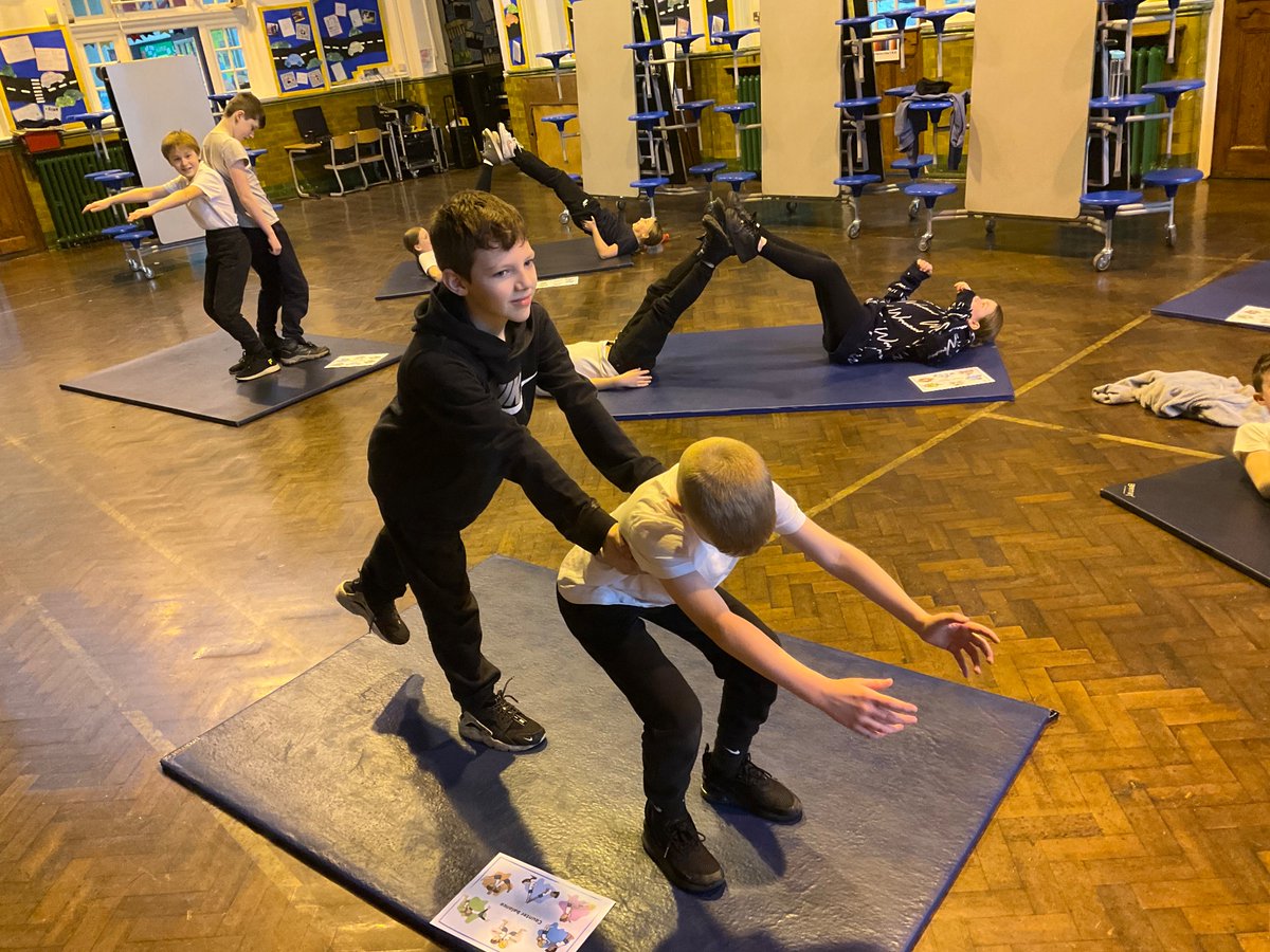 Vernon56KS2's tweet photo. Counter balances and counter tensions in PE this afternoon for Year 6! #VPPPE https://t.co/zn6Xfc63Rv