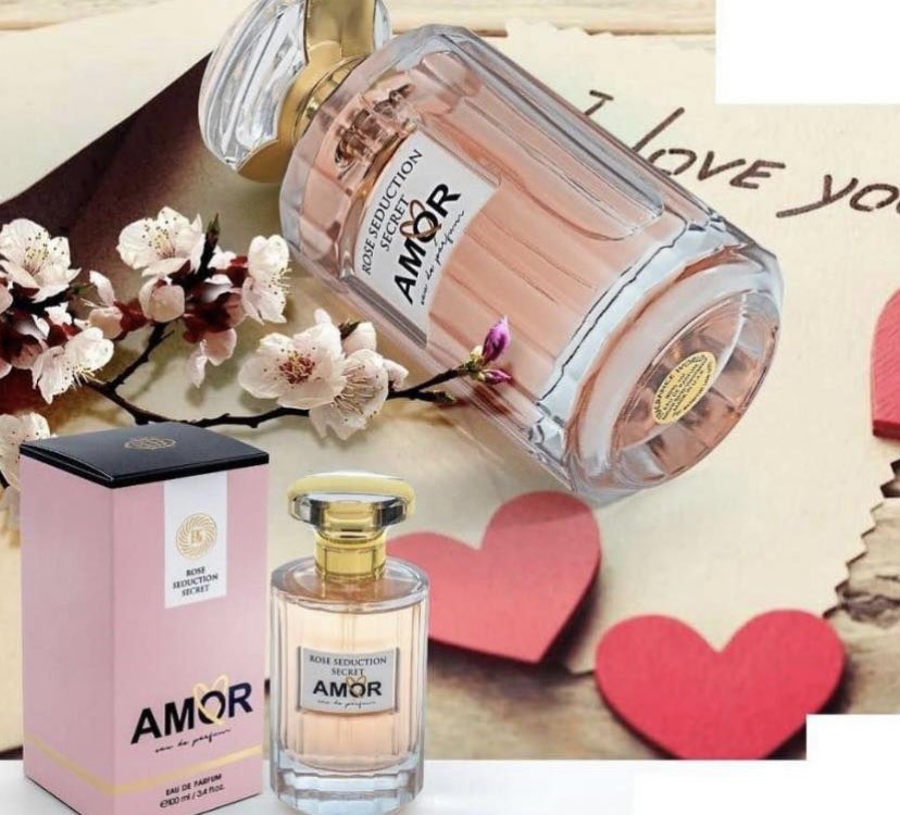 facebook_fine's tweet photo. Rose seduction secret Amor 100 ml R350 to order this awesome 👏 perfume  we deliver and stock prices are available 
Top Notes: Mandarin Blossom, Orange, Blackberry, Kiwi
Middle Notes: Freesia, Water Lily, Peony, Orchid
Base Notes: Musk, Sandalwood, Ebony Wood, Mahogany https://t.co/RsZcEQP35f
