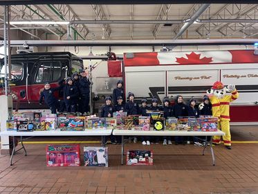 themix967's tweet photo. HEY #YQG! We have a local hockey team in an AWESOME contest, and they need our help!

The Amherstburg Stars could win the chance to visit Scotia Bank Arena and skate with the @MapleLeafs. Voting is on until the 14th 🤞🏽

VOTE HERE: https://t.co/MVz33KkGnD https://t.co/kgdoYjxYjQ