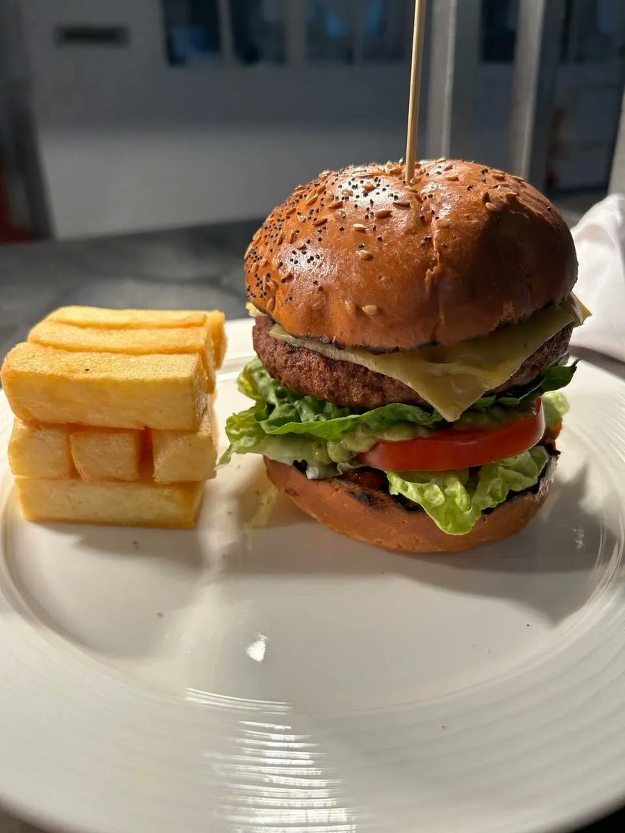 Look at this delicious Plant-based cheeseburger.
Available from our kitchens with our Spa Day lunches! 
buff.ly/2I3etKH
