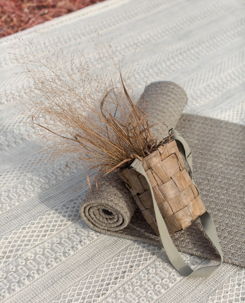 Outdoor living 🌱

Made from exceptionally durable fibers, Jaipur Living's outdoor rugs are weatherproof, easy to clean, and deliver on design both indoors and out.m #JLSpotted

l8r.it/poWM

Rug: Penrose, (PNR05)