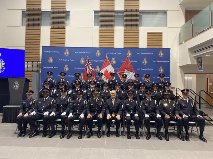 Such an amazing honour to welcome our newest constables to the profession of policing. These 25 constables have chosen service to their community and that has to be applauded.  Thank you Minister @MPPKerzner  for being part of the future of policing #deedsspeak.