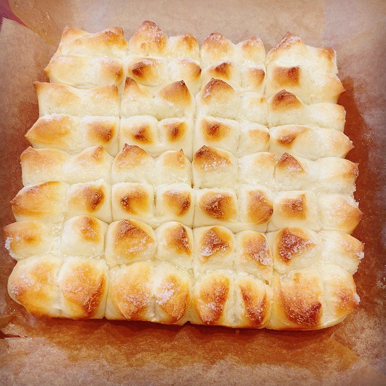 シュガーバターのちぎりパン🧈
一つ食べたらもう一つ、止まらない美味しさ✨
この時ばかりは手をベタベタにして食べたい🤩

#ちぎりパン #ちぎりパン作り #シュガーバターパン #手作りパン好きな人と繋がりたい #homemadebread