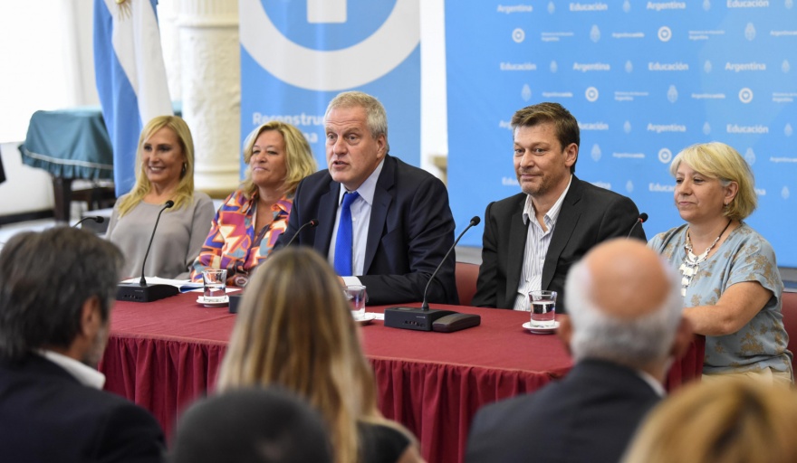 universihoy's tweet photo. #EDUCACIÓN | #Perczyk anunció nueva etapa del Programa de #Becas Manuel Belgrano con una inversión de $21 mil millones

🔗+Info: https://t.co/6mkLlQ4fyL https://t.co/JxNwdqJnh2