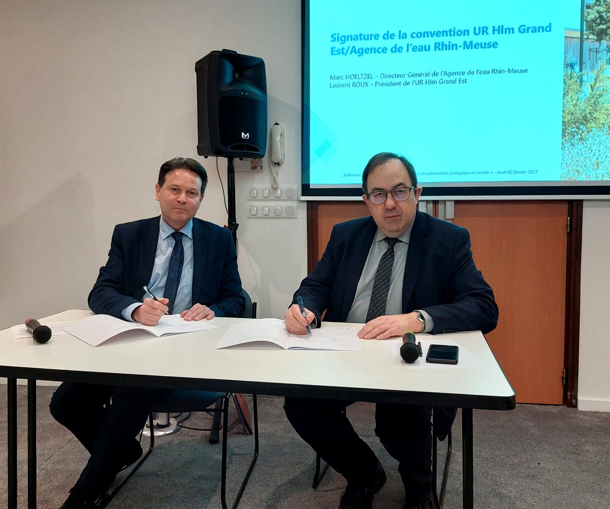 Signature inédite entre l'agence de l'eau Rhin-Meuse et l'union régionale Hlm Grand Est en faveur d'une politique d'urbanisme durable. Pour Laurent Roux, Président, l'eau est un enjeu qui guide obligatoirement une action collective. #Eau #Urbanisme