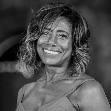 choquei's tweet photo. 🚨URGENTE: Morre, aos 73 anos, a jornalista Glória Maria. https://t.co/gbqd7j3nbC