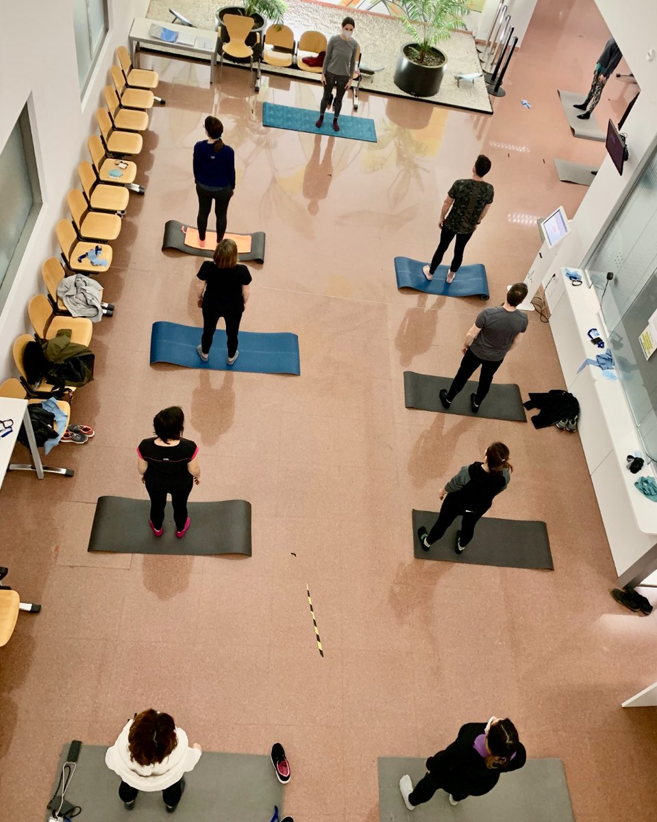 GVASalutManises's tweet photo. Cuidamos de las personas, empezando por nuestro equipo. Taller de higiene postural con Pilates, una práctica que conecta cuerpo y mente y nos prepara para enfrentarnos mejor a los retos del día a día. ¿Te animas a practicarlo? #ManisesMecuida #CuidamosDeTi #Pilates https://t.co/DHVtN9ZlsX