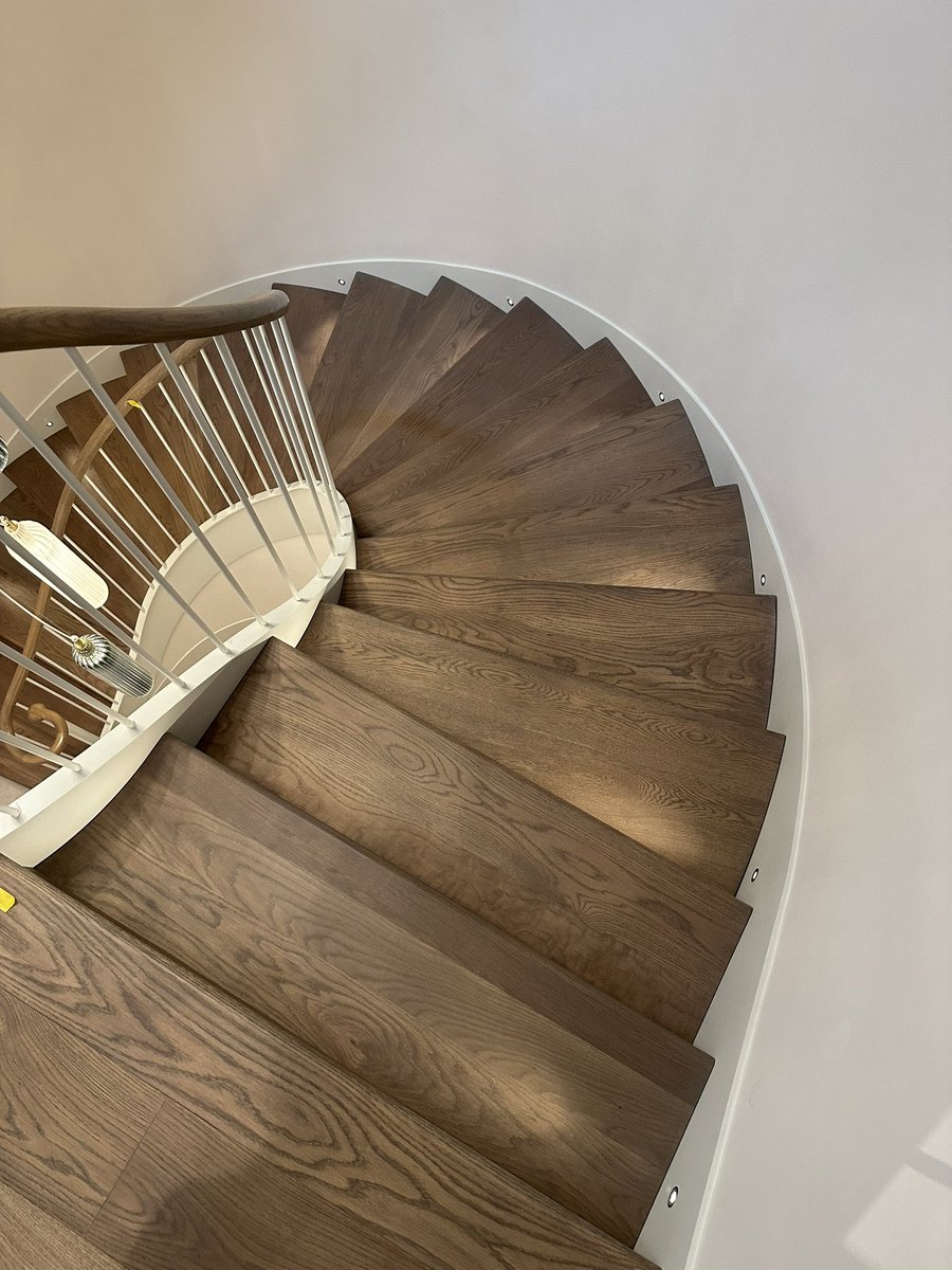planet_flooring's tweet image. Sanded, stained and finished these oak treads to match the floor colour           #colourmatch #staining #staircase #woodflooring