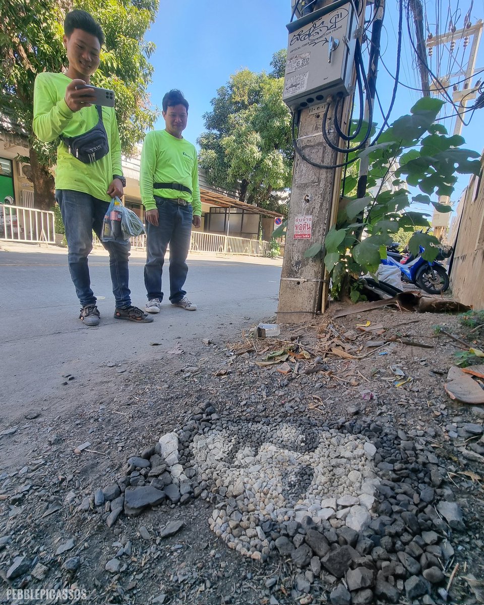 'George Orwell' 2023 by Justin Bateman.
'Everyone will have the face they deserve by the time they are fifty'
instagram.com/pebblepicassos