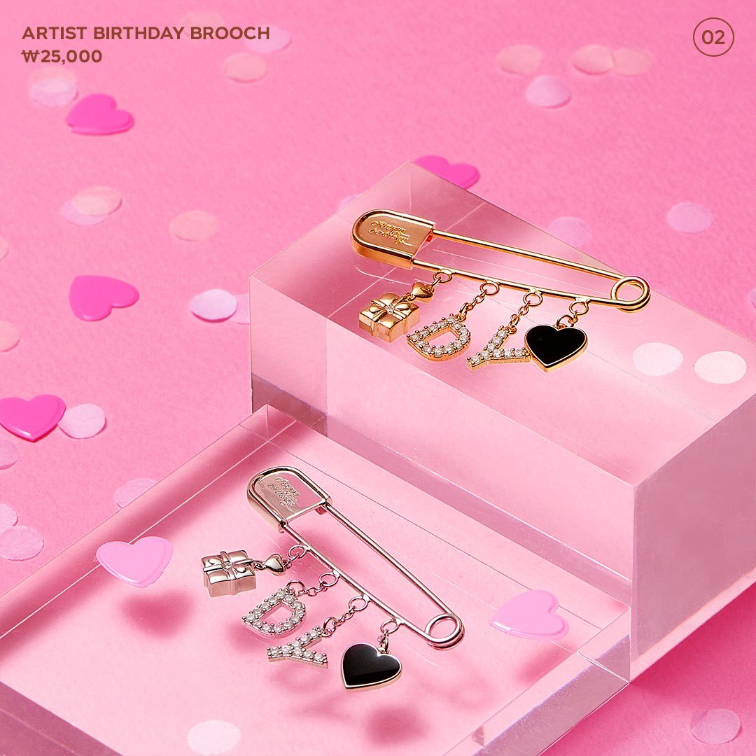 storelic's tweet photo. ALL COUNTRIES PRE-ORDER G.O) #DOYOUNG; Birthday Card &amp; Brooch

💳 https://t.co/uH2OVrCSnX

#NCT https://t.co/X9g002UmZk