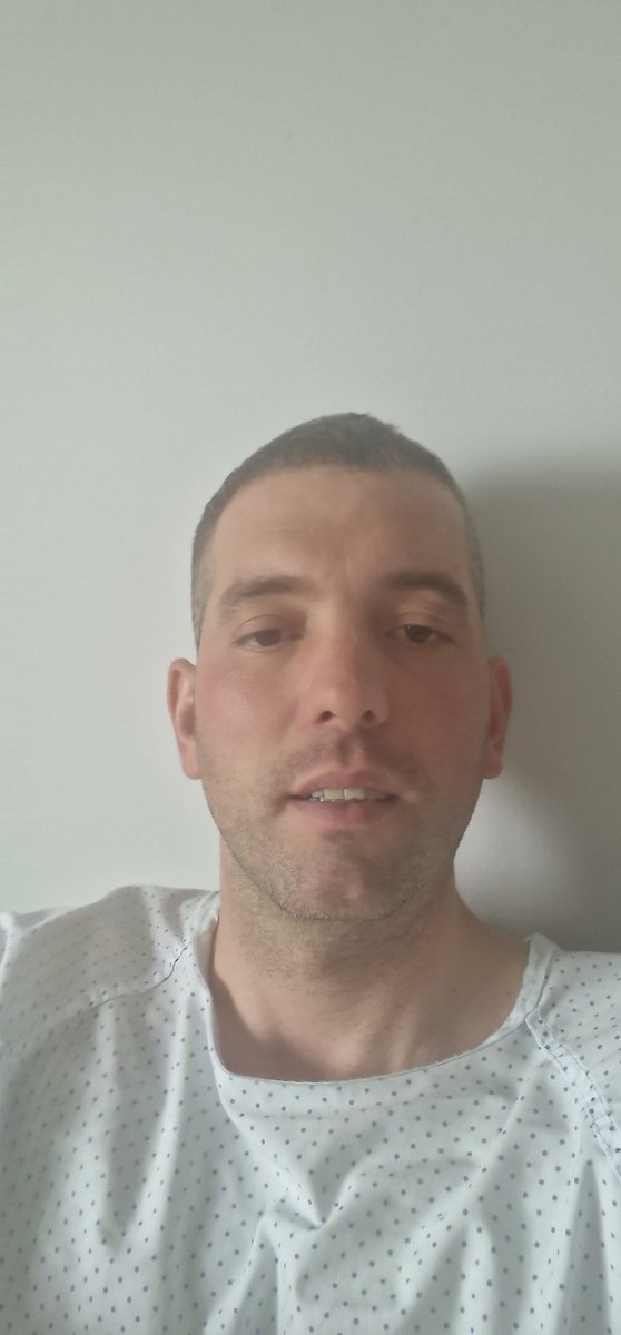 maniry1984's tweet photo. 3°dia de espalda nueva y mejor cara la verdad🤮🤮. Despues de 40h de la intervencion sentado y andando, una pasada la verdad. Agradecer a todos los mensajes de animos de todo el mundo que me vino a visitar. Muchas gracias. Seguimos en la pelea. 💪💪💪💪 https://t.co/6POLXGEdrJ