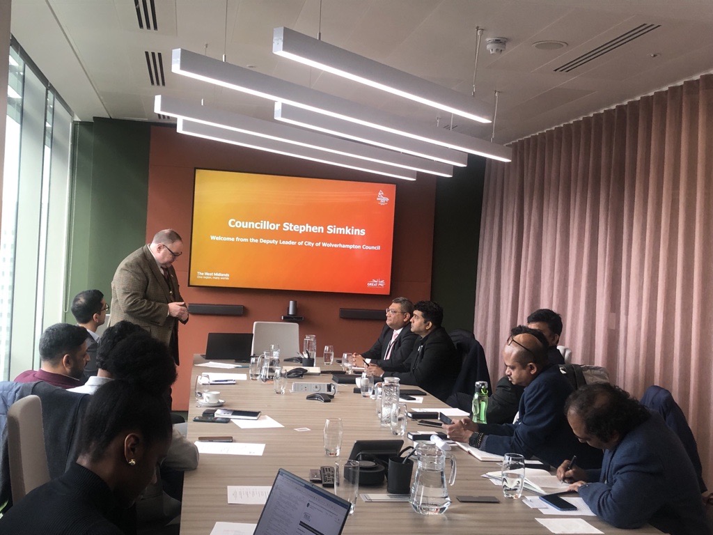 WMidlandsIndia's tweet photo. We have been busy this morning showing a #tech delegation from #India why they should invest in the #WestMidlands.

Working with @ficci_india, the team have already met with representatives from @KPMG, @ebslimited and @freeths. https://t.co/YYc8xeAIAN