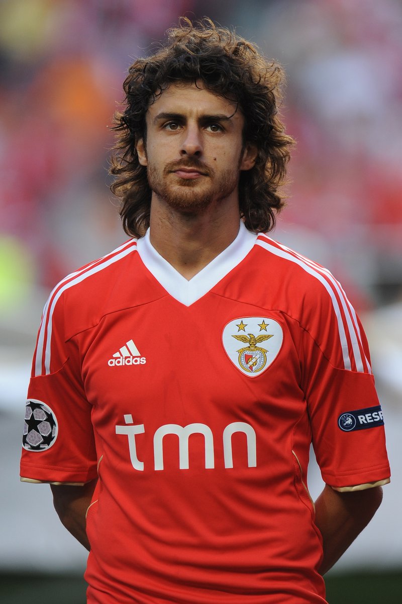 ChampionsLeague's tweet photo. Pablo Aimar at Benfica 🦅

#UCL https://t.co/uZMcJSmXXh