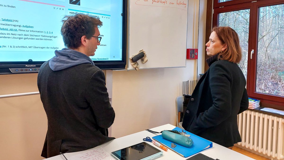 Bildung_SH's tweet image. Bildungsministerin @PrienKarin  informierte sich heute über den Einsatz des Lernmanagementsystems #itslearning am Ostsee-Gymnasium Timmendorfer-Strand. Seit zwei Jahren nutzt die Schule in allen Klassenstufen das System und entwickelt es stetig weiter. #DigitalTransformation