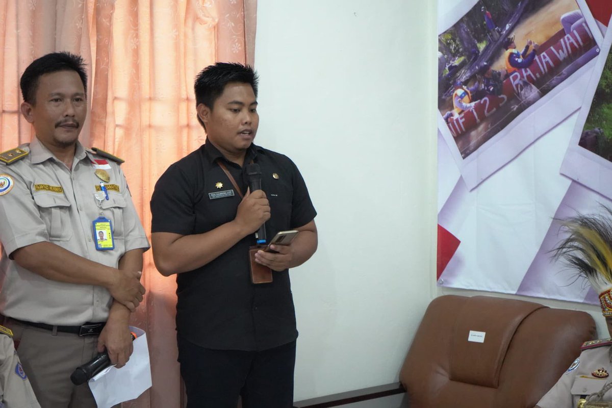 bppmhkp's tweet photo. Kepala BKIPM ajak para pemangku kepentingan di wil perbatasan utk terus bersinergi awasi jalur2 tdk resmi yg mjd tmp masuknya komoditas perikanan dari Papua New Guinea (PNG) ke Indonesia krn BKIPM perlu dukungan dr semua pihak dlm mengendalikan kedaulatan SDI Indonesia di Sota. https://t.co/mQbpCVN85Z