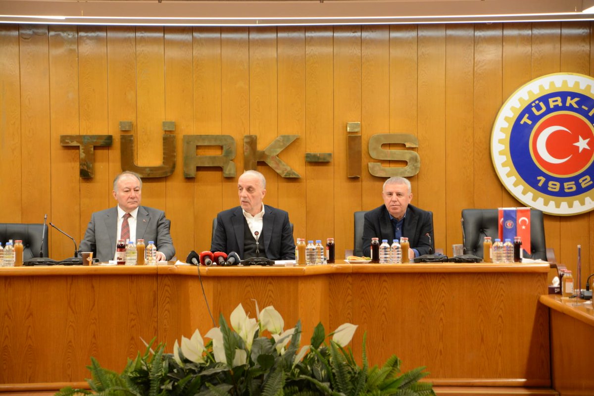 GENEL BAŞKAN ERGÜN ATALAY:“TAŞERON VE GEÇİCİ İŞÇİLİK PROBLEMİ KÖKTEN ÇÖZÜLMELİ” 
turkis.org.tr/genel-baskan-e…