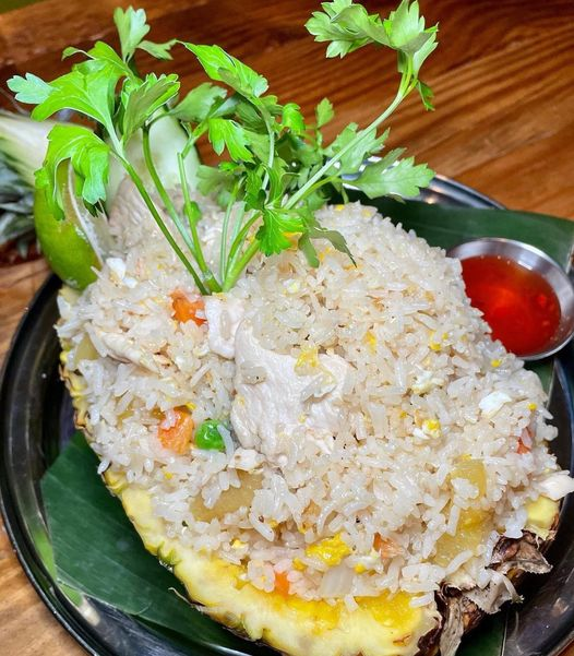 Chicken with Pineapple Fried Rice 🌾 
#indoordining #outdoordining 
Sunday - Thursday Noon-10.30pm
Friday - Saturday Noon-11.00 pm 
.
#nycfood #nycfoodie #nyceats #nycdining #nycdatenite #datingnyc #nycrestaurants