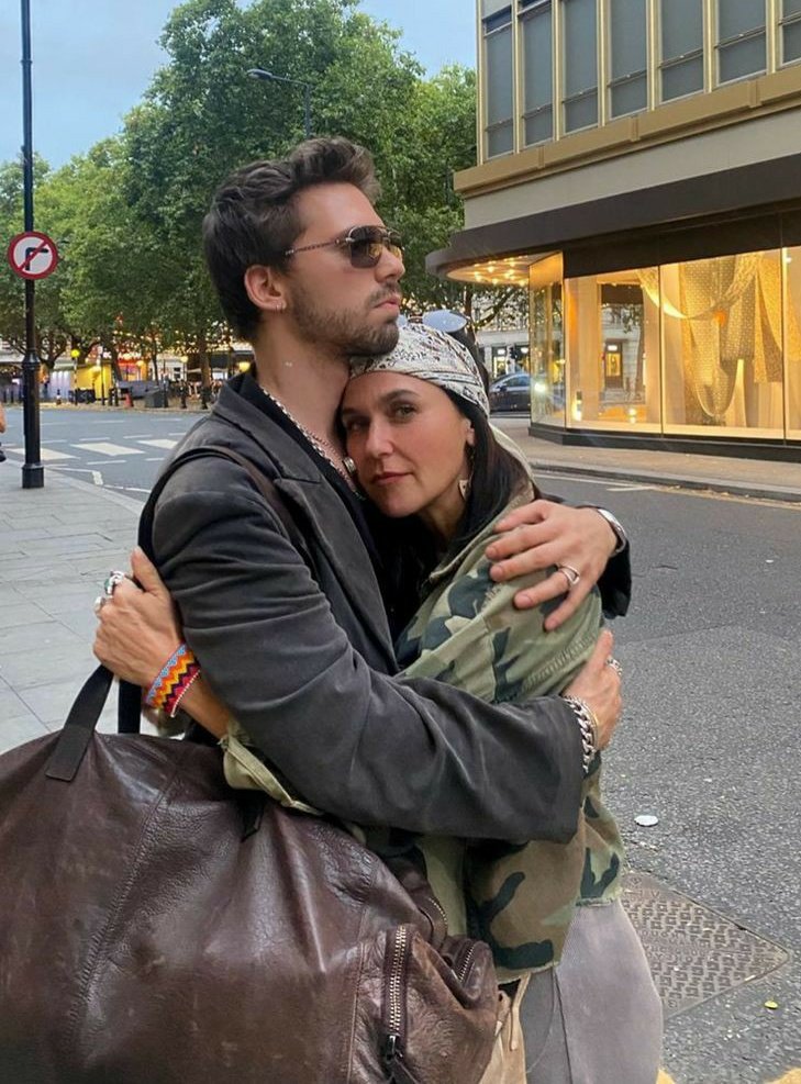 Dad and grandma 🌹💜