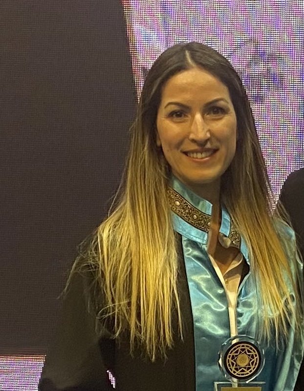 Akademik sürecin bir basamağı olan “doçent” unvanını almayı hak ettim.Bu sürece gelmemde pek çok hocamın emeği var, hepsine minnettarım.Çok şey öğrendim, özellikle de sabretmeyi ve yılmazlığı.. Zorlukların arkasında mutlaka iyiliklerin de olabileceğine hep inandım, inanacağım.