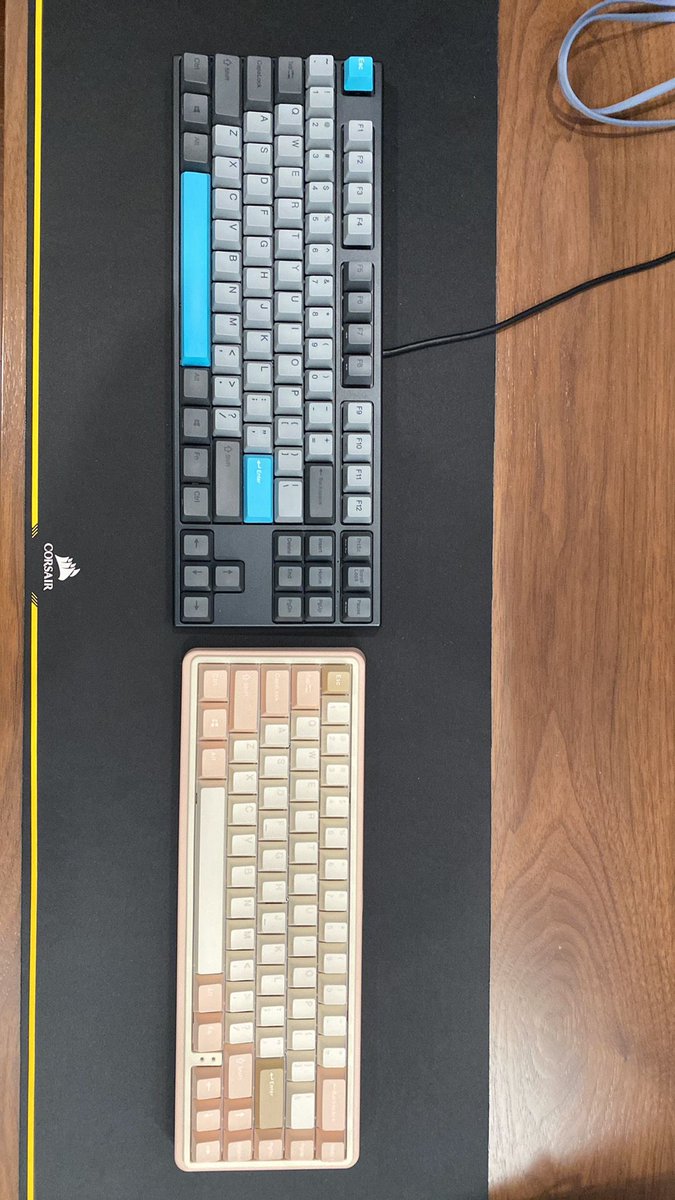 TheAppleDuty's tweet photo. @ally_wong135 @Varmilo_Zhh @_MR_DS @localmusichoee @catleanNFT @cliaer @the7dedlysins Just got mine. Perfect next to my Moonlight https://t.co/cNz7yrM4Hd