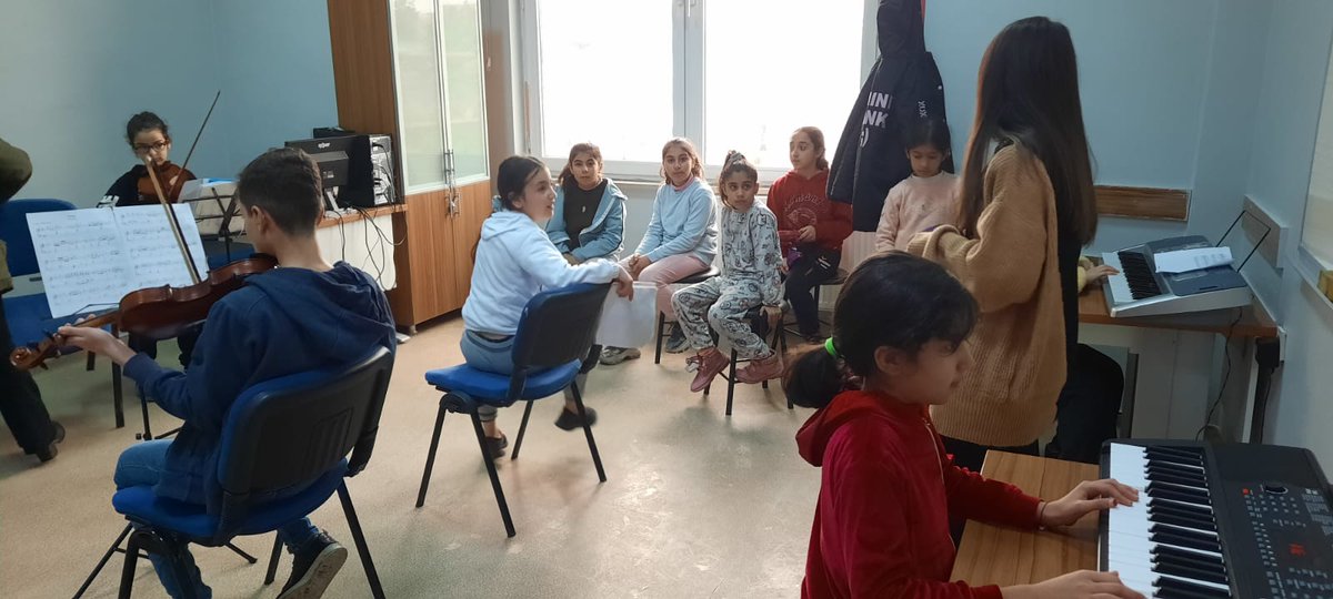 Ipekyol_GM's tweet image. Merkezimizde #Piyano🎹 , #Keman🎻 Eğitimimiz Devam Ediyor Haydi Gençler #İpekyolgm 'de Sizleri Bekliyoruz Müziği Öğrenerek Eğlenelim 🎻🎹🎻🎹🤗