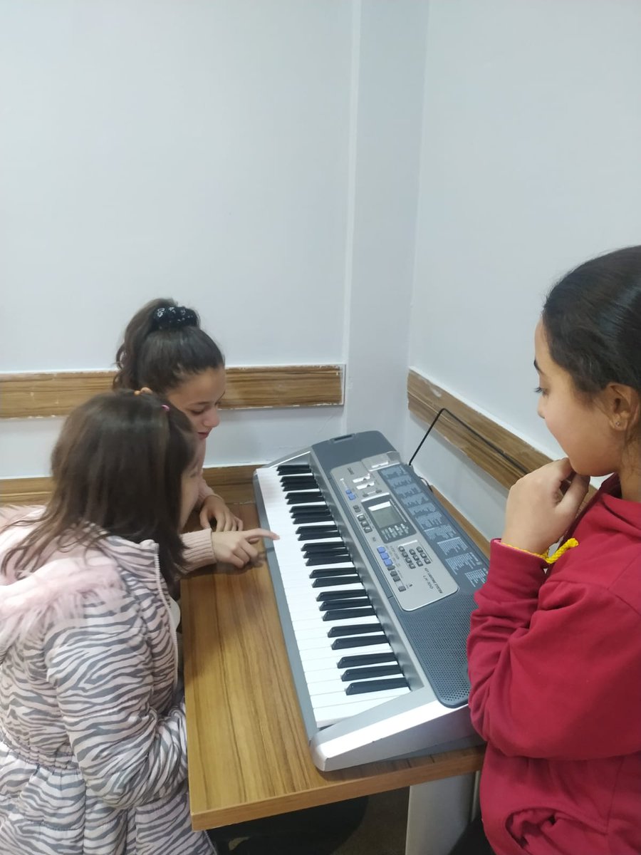 Ipekyol_GM's tweet image. Merkezimizde #Piyano🎹 , #Keman🎻 Eğitimimiz Devam Ediyor Haydi Gençler #İpekyolgm 'de Sizleri Bekliyoruz Müziği Öğrenerek Eğlenelim 🎻🎹🎻🎹🤗