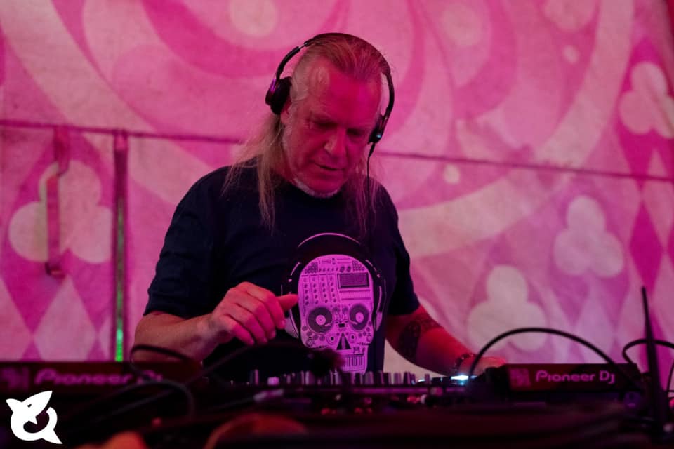 Vanavond vanaf 20.30 uur in het café van poppodium NIEUWE NOR te Heerlen: King Mobe &amp; Komophey...
Daar komt gedonder van!!!

#gedonderdag
#nieuwenor #heerlen #deejays