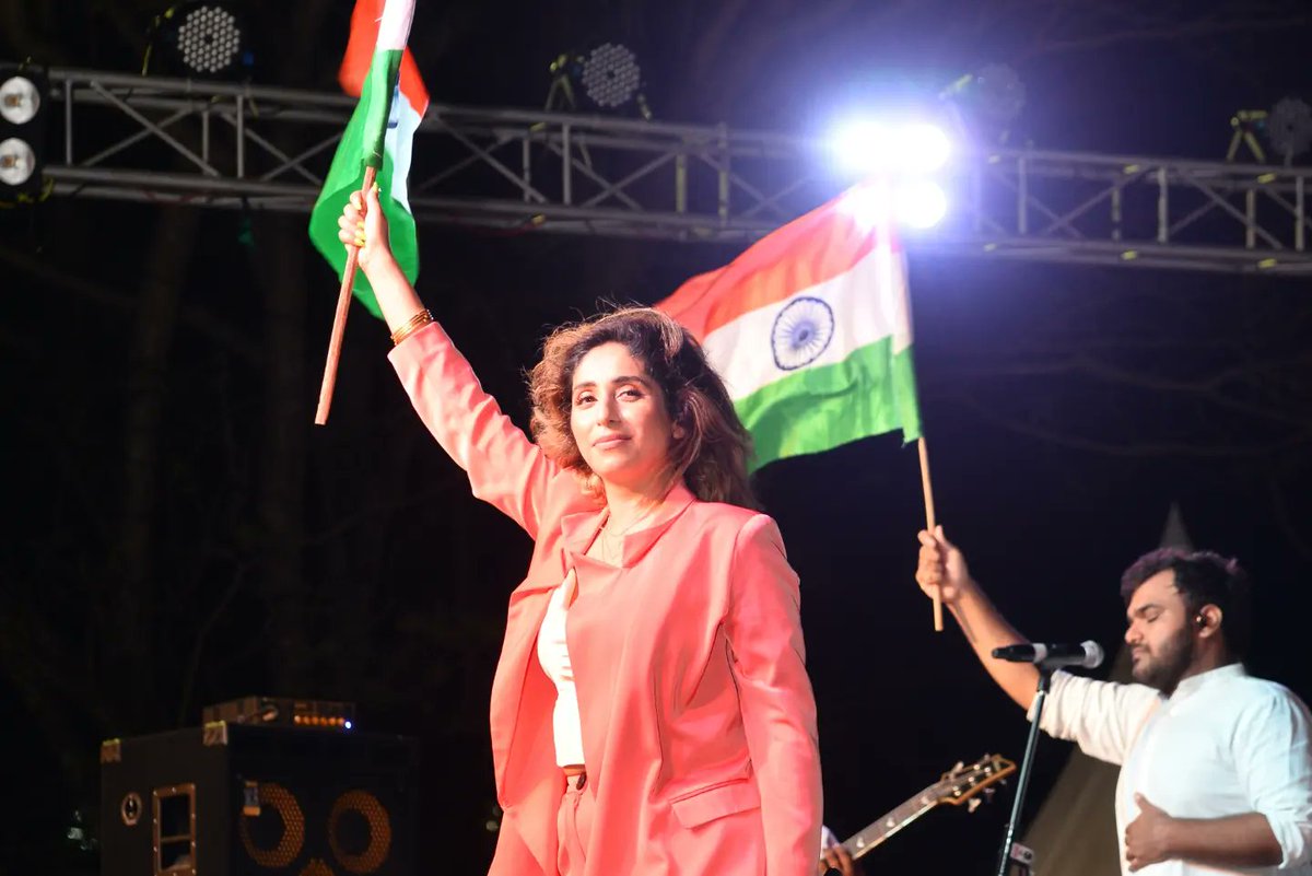 126yearsnetaji's tweet photo. Who doesn't love an evening filled with enthralling music? And it was definitely an event that made us all groove to Neha Bhasin's voice with popular patriotic songs that made us thump.
#126yearsofnetaji #NetajiAt126 #NetajiSubhasChandraBose #Netaji #AmritMahotsav https://t.co/r9CBzIDZTZ