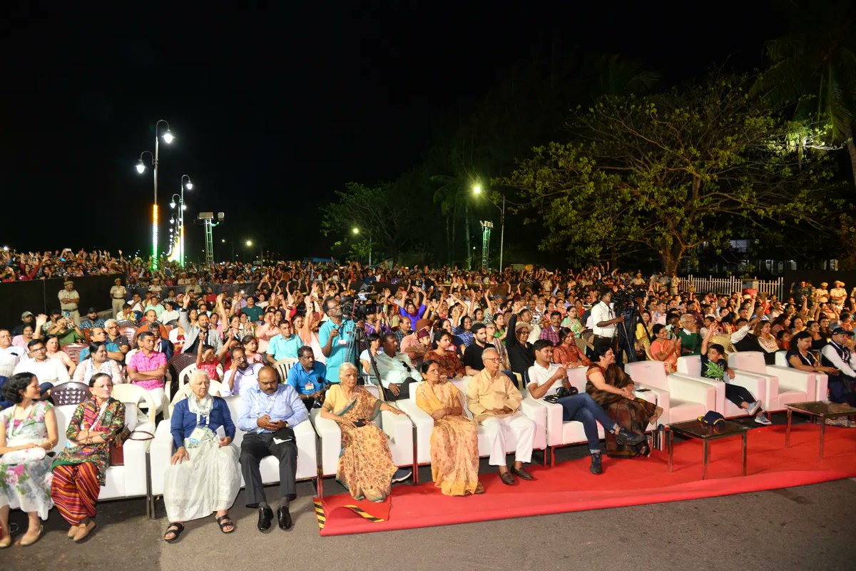126yearsnetaji's tweet photo. Who doesn't love an evening filled with enthralling music? And it was definitely an event that made us all groove to Neha Bhasin's voice with popular patriotic songs that made us thump.
#126yearsofnetaji #NetajiAt126 #NetajiSubhasChandraBose #Netaji #AmritMahotsav https://t.co/r9CBzIDZTZ
