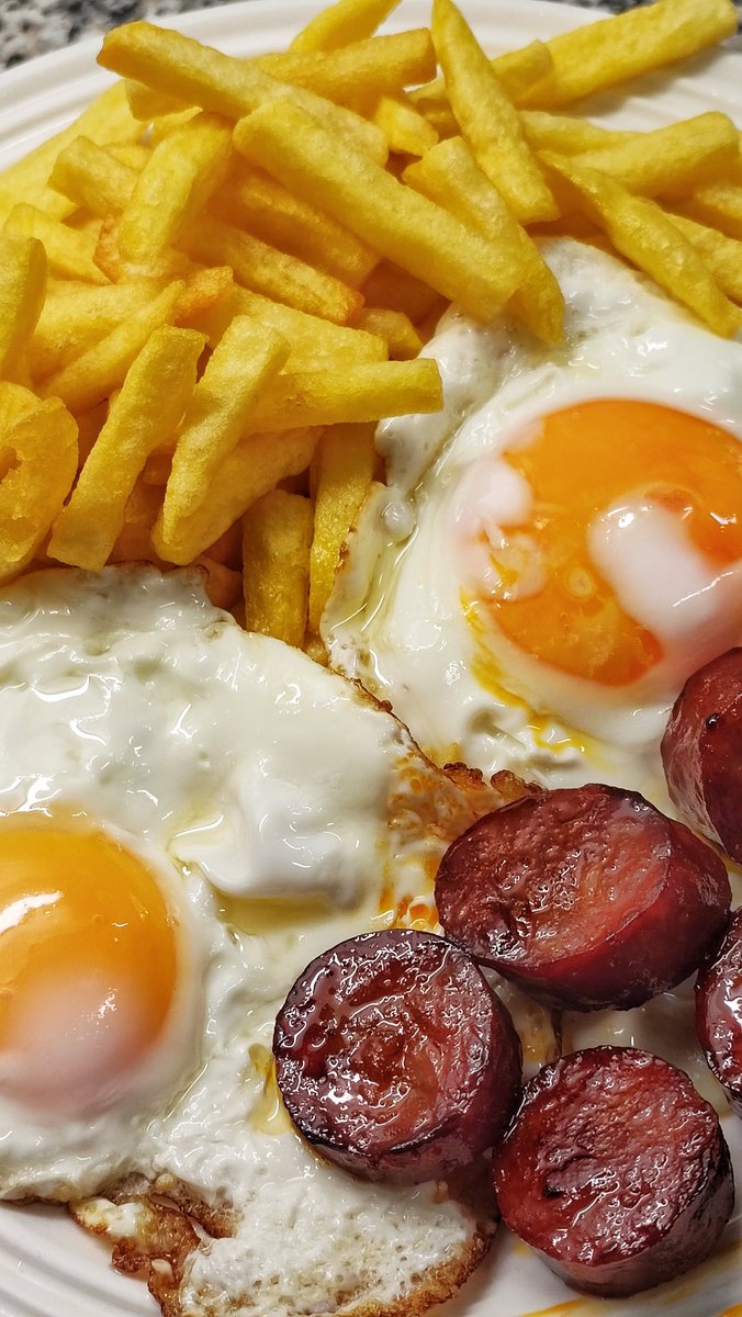 ¡¡¡Vivan los huevos fritos con papas y chorizo!!!