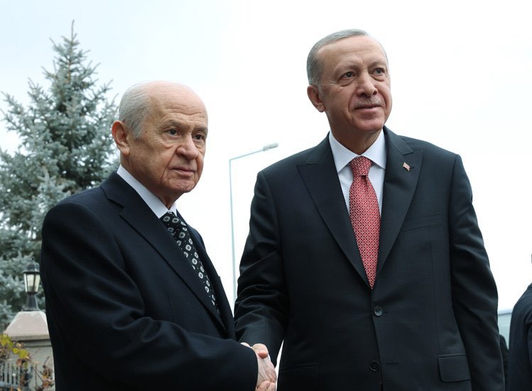 Ulku_Ocaklari's tweet photo. Cumhurbaşkanımız Sayın Recep Tayyip Erdoğan, Liderimiz Sayın Devlet Bahçeli'yi konutunda ziyaret etti. https://t.co/RDlcpU5Asf