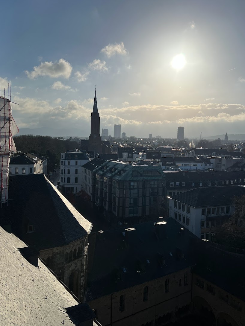 Am Montag haben wir uns das Bonner Münster von oben angeschaut. Vielen Dank an unseren @IoT4H_ Projektpartner Denkmalpflege Schorn für dieses außergewöhnliche Erlebnis. Wir freuen uns darauf, die IoT-Technologie in die Denkmalpflege zu bringen. 
@TMDTWuppertal @Uni_Wuppertal