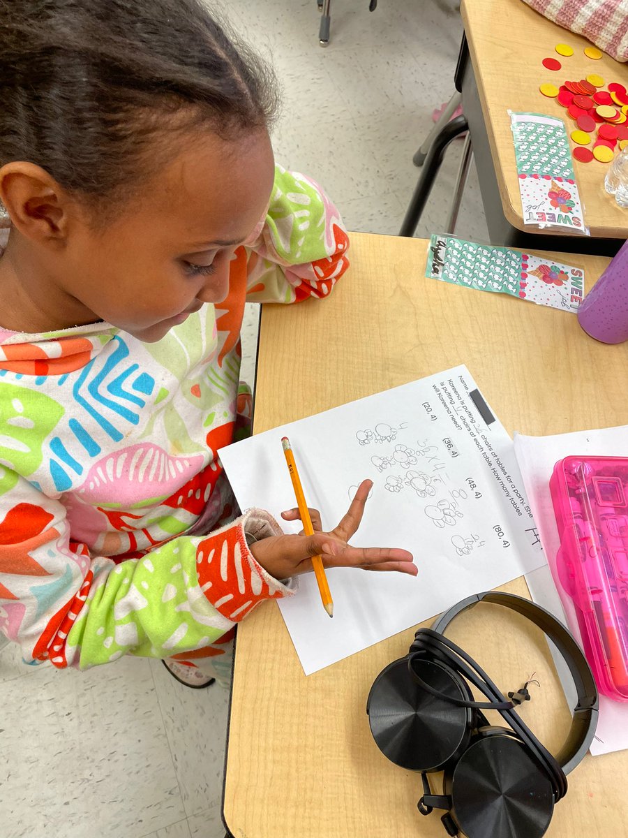 Erica__Beckett's tweet photo. I loved listening to all the strategies and thinking these amazing 3rd grade mathematicians @LakeAnneES have! #richtasks https://t.co/LyYrCqRkpt