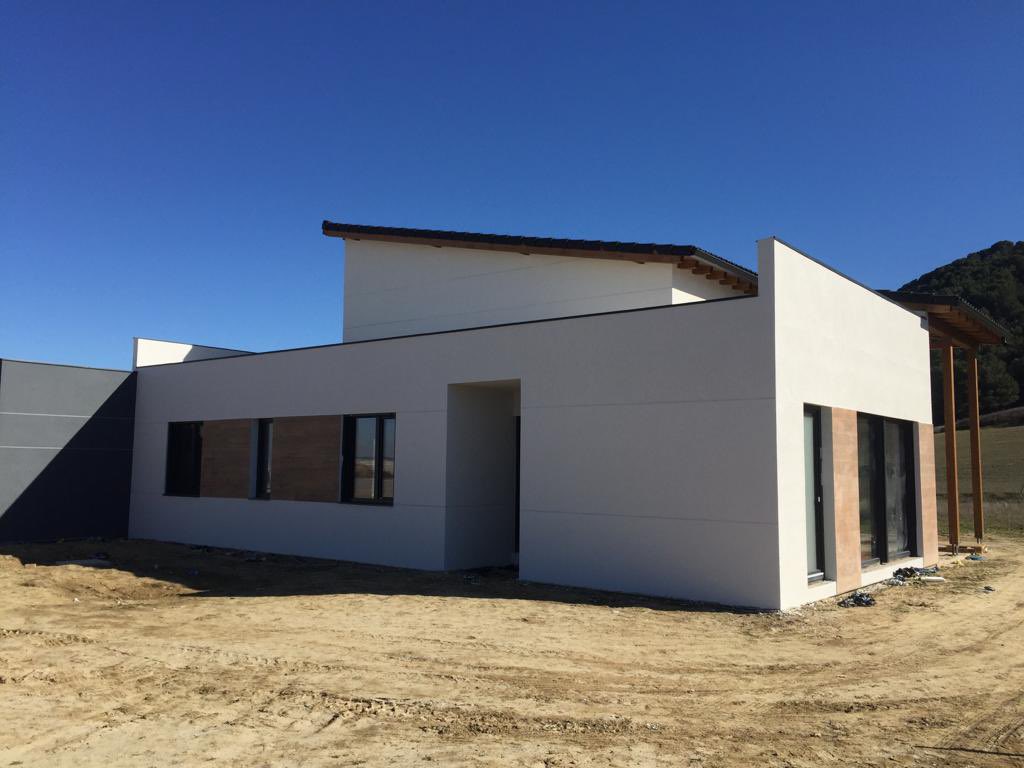 medgon_passiv's tweet photo. Va tomando forma una de las últimas viviendas #passivhaus que hemos hecho en la provincia de Valladolid. Se industrializó en nuestra fábrica y posteriormente se ha montado en obra @ContratistasCyL @MLobo_FINSA @GrupoFinsa @SikaSpain @werugroup_spain @ClusterAeice @ZehnderIberica https://t.co/gAOwW8l46W