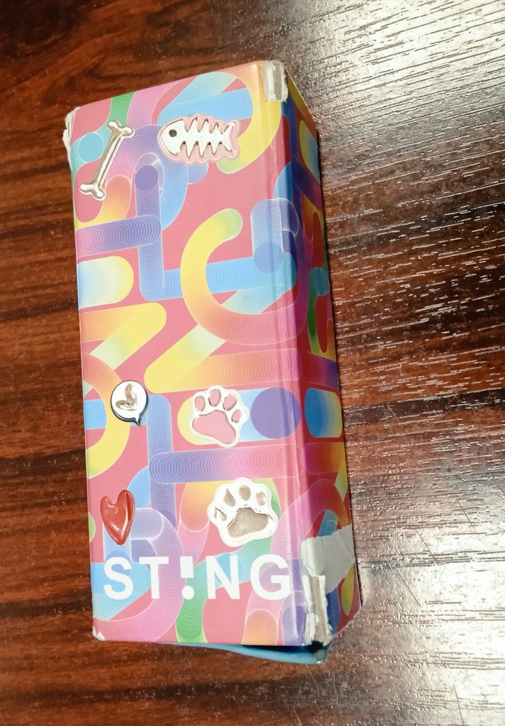 PoliciaMairena's tweet image. Una buena persona ha encontrado en Avd de la Filosofía esta caja y la ha traído a nuestras dependencias. Algún peque necesita lo que hay en su interior para su día a día. Hacemos que Twitter haga su mágia??