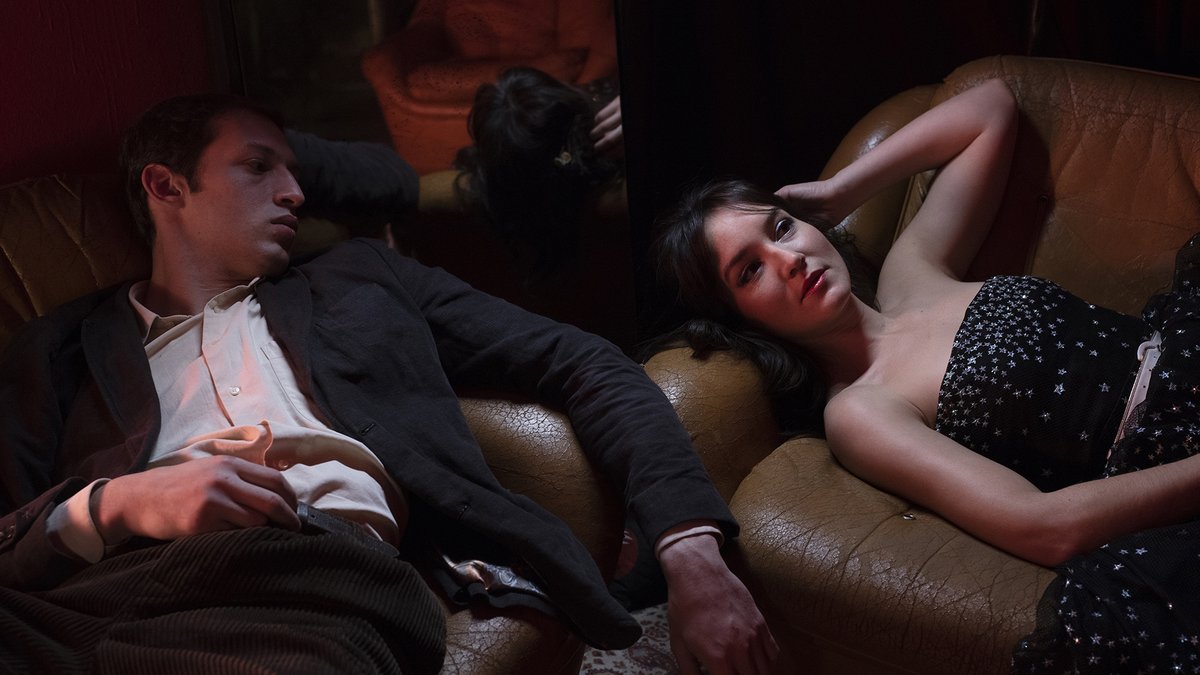 🪩 "Das Tier im Dschungel" von Patric Chiha eröffnet die #Diagonale23!
Nach seiner Uraufführung bei der <a href="/berlinale/">Berlinale</a> wird der Spielfilm das #FestivalOfAustrianFilm am 21. März eröffnen. Den Auftakt des Abends bildet Viktoria Schmids Miniatur "NYC RGB". ➡️ bit.ly/40oGUqQ