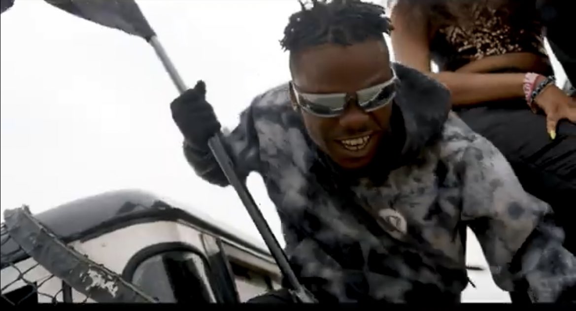 Tizbami's tweet image. - @ekunrawo just dropped a big jam bruh…the video is so clean and lit, we are not ready for this guy🥵💃🏽
#Ekunrawo #Takingover