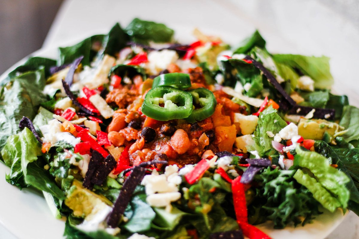 🏈 The #SuperBowl is right about the corner 🏈  No matter your team, we can all agree #gameday is filled with delicious recipes. Try this #tacosalad with FreshBox Farms leafy greens and top it with your favorite chili! #Recipes #GameDayRecipe #SuperBowlSnacks #GameDayEats #Chili